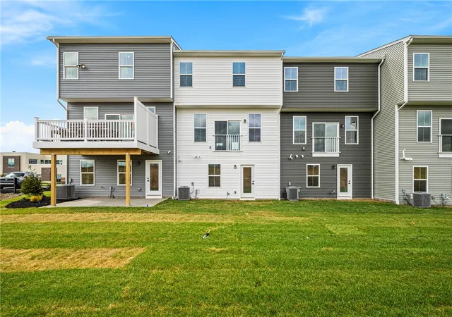 32nd image of 104 Scenic Ridge Dr, Robinson Twp, PA 15205 | MLS# 1744887