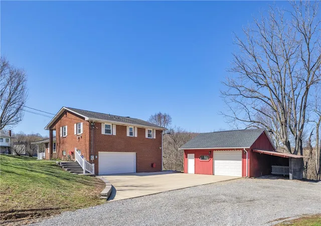 2nd image of 1060 Pittsburgh Rd, Middlesex Twp, PA 16059 | MLS# 1745088