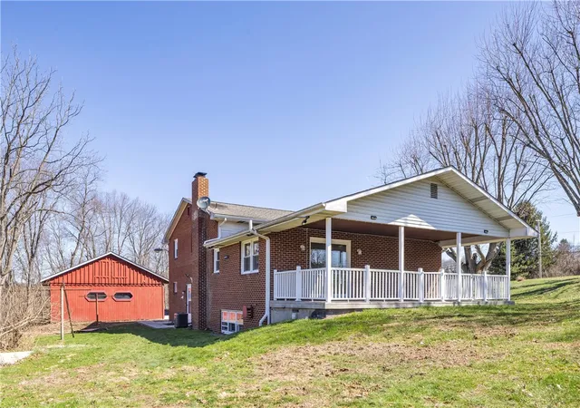 3rd image of 1060 Pittsburgh Rd, Middlesex Twp, PA 16059 | MLS# 1745088
