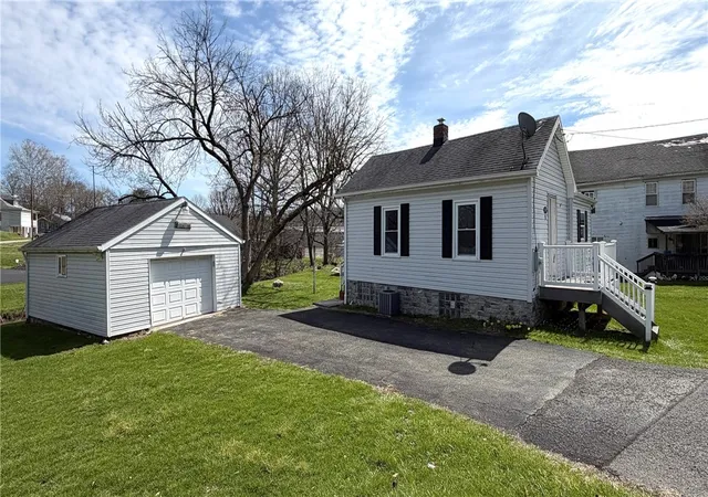 2nd image of 10 Elm Street, Chartiers, PA 15347 | MLS# 1745865
