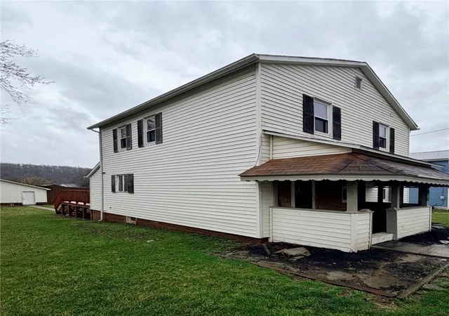 Homes for sale in Cowanshanock Twp, PA | 1408 State Route 1042, Cowanshanock Twp, PA 16244 | MLS# 1745961