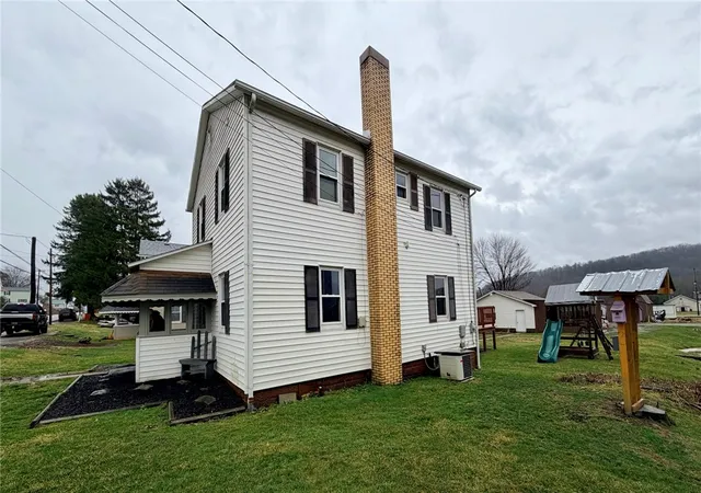 Homes for sale in Cowanshanock Twp, PA | 1408 State Route 1042, Cowanshanock Twp, PA 16244 | MLS# 1745961
