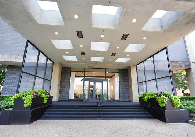 2nd image of 112 Washington Pl #18A, Downtown Pgh, PA 15219 | MLS# 1746044
