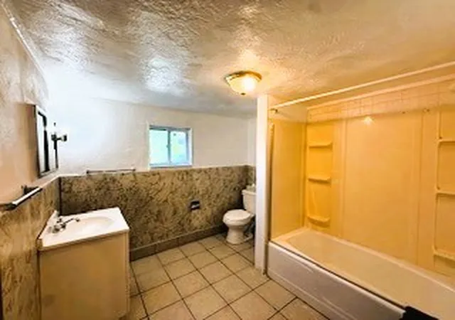 Listing Photo 2 - Condo for sale in building located at 620 Carothers Ave, Carnegie, PA 15106 - Unit #