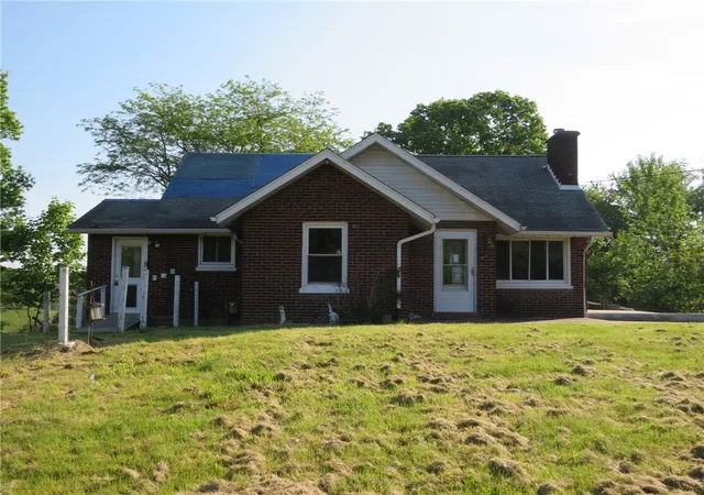 1st image of 1878 Bakerstown Rd, Tarentum, PA 15084 | MLS# 1746104