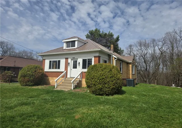 Homes for sale in Brighton Twp, PA | 1425 Barclay Hill Rd, Brighton Twp, PA 15009 | MLS# 1746249