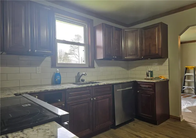 Homes for sale in Brighton Twp, PA | 1425 Barclay Hill Rd, Brighton Twp, PA 15009 | MLS# 1746249