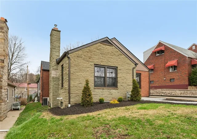 2nd image of 300 Patricia Dr, Ellwood City, PA 16117 | MLS# 1746354