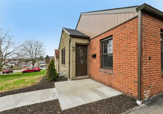 4th image of 300 Patricia Dr, Ellwood City, PA 16117 | MLS# 1746354
