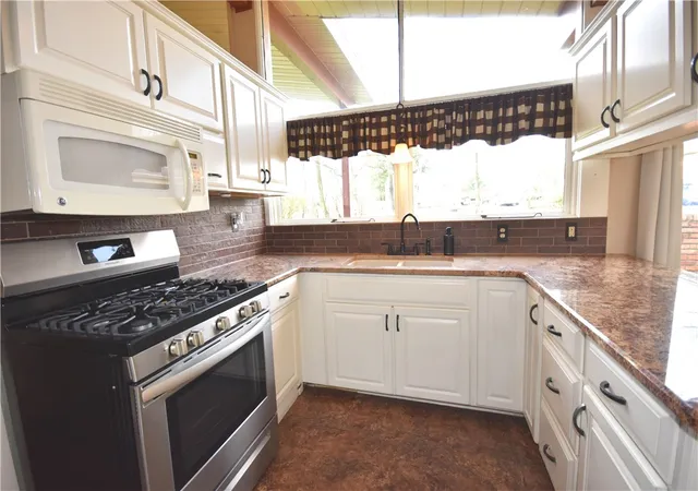 5th image of 327 Wayne St, Claysville, PA 15323 | MLS# 1746368