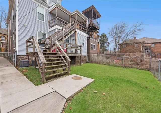 Listing Photo 2 - Condo for sale in building located at 405 E 11th Ave, Homestead, PA 15120 - Unit #