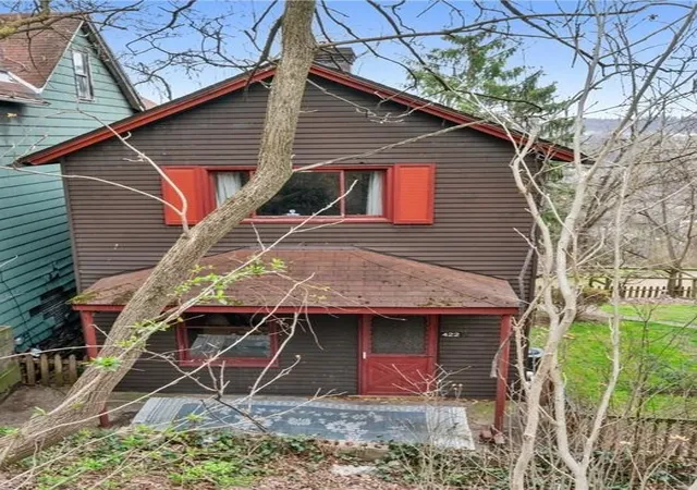 Photo 1 of Single family home for sale at 422 Highland Ave, Turtle Creek, PA 15145 | MLS# 1745903 | Listing updated on 2026-10-06