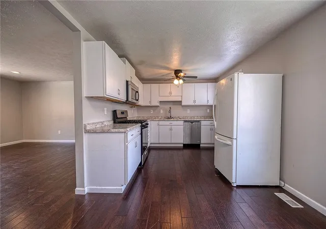 Photo 3 of Single family home for sale at 646 Harborview Dr, Pittsburgh, PA 15239 | MLS# 1746399 | Listing updated on 2026-06-05