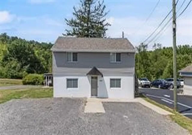 2nd image of 1122 Pittsburgh Rd, Middlesex Twp, PA 16059 | MLS# 1746687