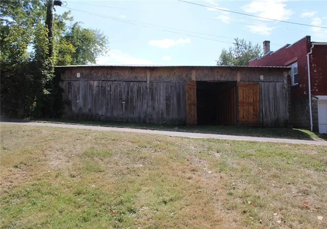 49th image of 324 W North, City Of But Nw, PA 16001 | MLS# 1746349
