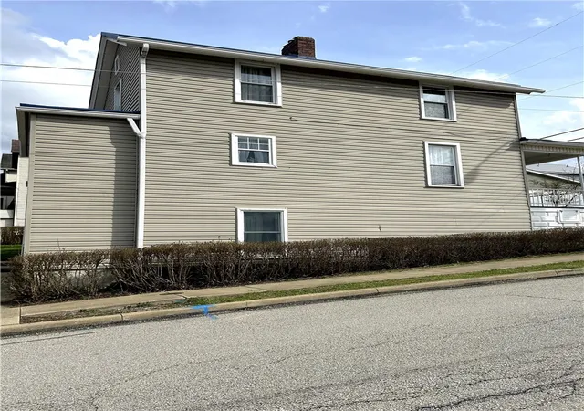Photo 3 of Sale Pending at 512 Lowell St, Vandergrift, PA 15690 | MLS# 1746880 | Listing updated on 2026-06-04