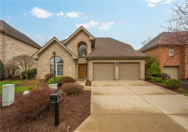 Homes for sale in Collier Twp, PA | 3040 Annandale Dr, Collier Twp, PA 15142 | MLS# 1746810