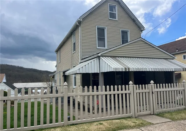 Homes for sale in Versailles Boro, PA | 4408 3rd St, Versailles Boro, PA 15132 | MLS# 1746843