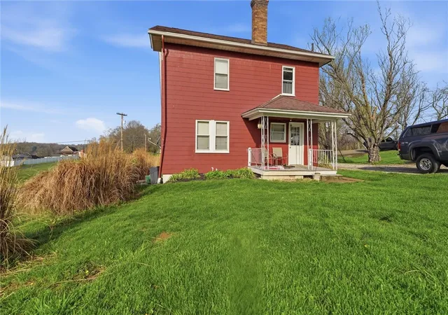 Photo 4 of Sale Pending at 216 Pennsylvania Ave, Uniontown, PA 15401 | MLS# 1747038 | Listing updated on 2026-09-21