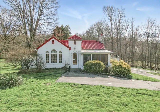 Homes for sale in Hermitage, PA | 2341 S Hermitage Rd, Hermitage, PA 16148 | MLS# 1747294