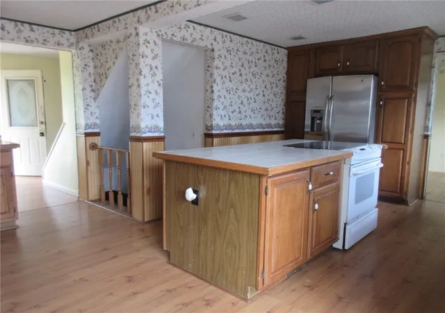 Photo 2 of Sale Pending at 101 Surrey Dr, Canonsburg, PA 15317 | MLS# 1747332 | Listing updated on 2026-08-31