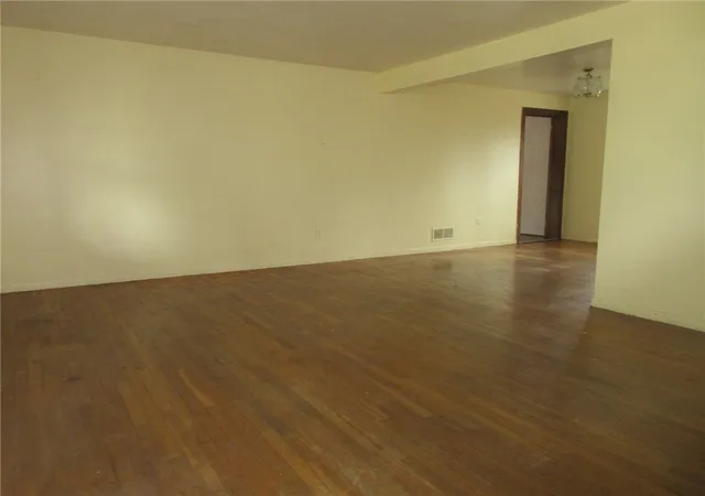 Photo 4 of Sale Pending at 101 Surrey Dr, Canonsburg, PA 15317 | MLS# 1747332 | Listing updated on 2026-08-31