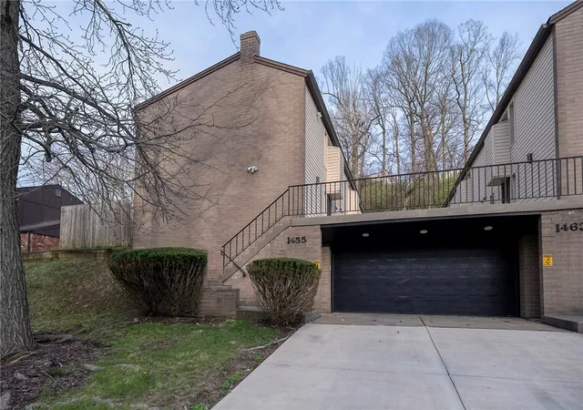 Homes for sale in Scott Twp, PA | 1455 Spreading Oak Dr #C, Scott Twp, PA 15220 | MLS# 1747342