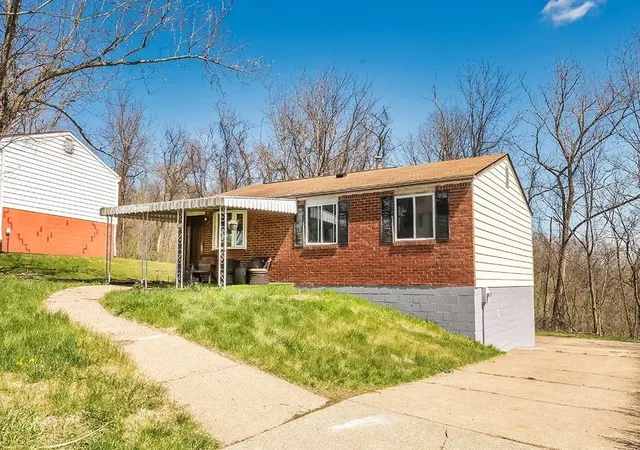 3rd image of 118 Courtney Dr, Penn Hills, PA 15147 | MLS# 1747314