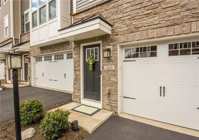 Homes for sale in South Park, PA | 4031 Crown Dr, South Park, PA 15129 | MLS# 1747174