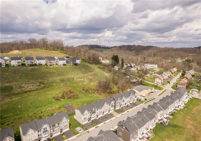Homes for sale in South Park, PA | 4031 Crown Dr, South Park, PA 15129 | MLS# 1747174