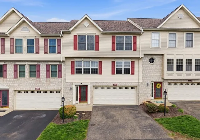 Homes for sale in Collier Twp, PA | 603 Hilton Circle, Collier Twp, PA 15071 | MLS# 1747081