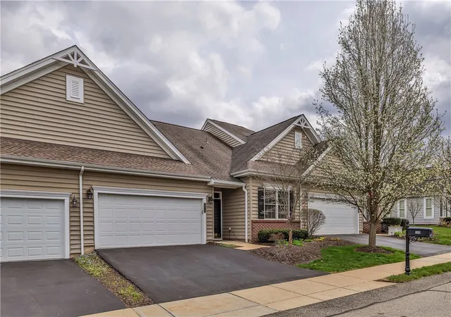 Homes for sale in Economy, PA | 254 Patriot Ln, Economy, PA 15042 | MLS# 1746325