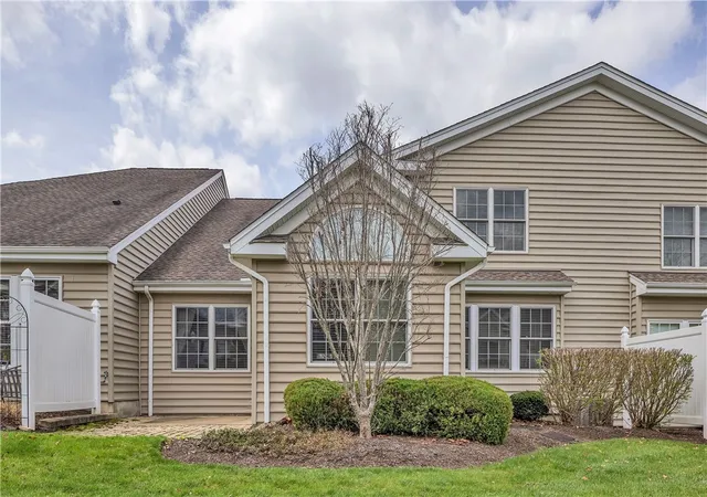 Homes for sale in Economy, PA | 254 Patriot Ln, Economy, PA 15042 | MLS# 1746325