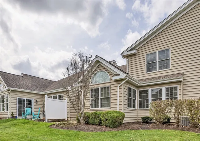 Homes for sale in Economy, PA | 254 Patriot Ln, Economy, PA 15042 | MLS# 1746325