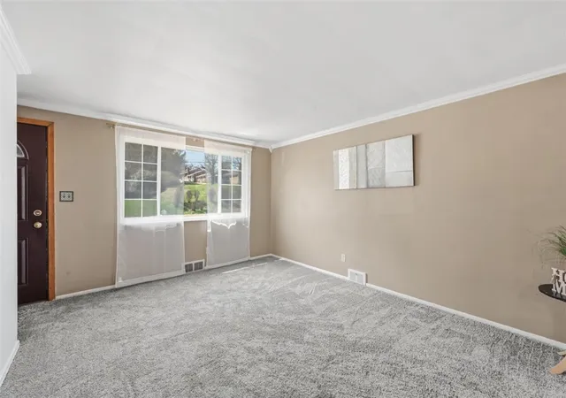 Photo 4 of Single family home for sale at 106 Westminster Dr, Verona, PA 15147 | MLS# 1747423 | Listing updated on 2026-04-26