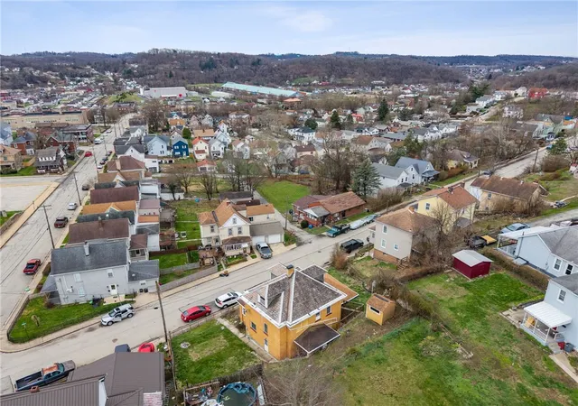 Homes for sale in Jeannette, PA | 701 Cowan Ave, Jeannette, PA 15644 | MLS# 1747522