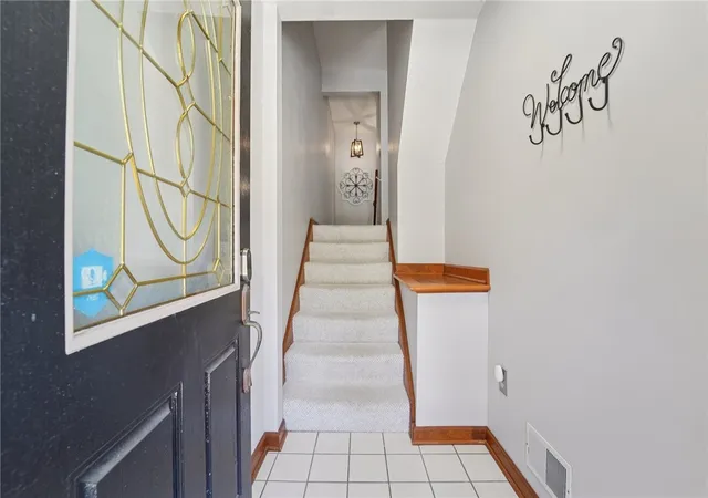 2nd image of 2119 Huntington Ct S, Franklin Park, PA 15090 | MLS# 1747623