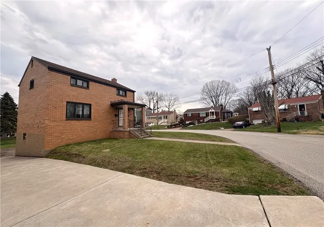 Photo 2 of Single family home for sale at 1114 Cascade Dr, Homestead, PA 15120 | MLS# 1747034 | Listing updated on 2026-07-16