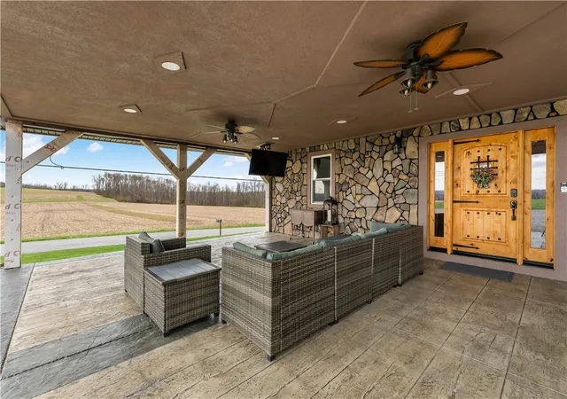 Homes for sale in Mahoning Twp, PA | 166 Seminole Rd, Mahoning Twp, PA 16242 | MLS# 1747614