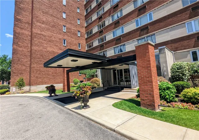 Homes for sale in Oakland, PA | 128 N Craig St #303, Oakland, PA 15213 | MLS# 1747618