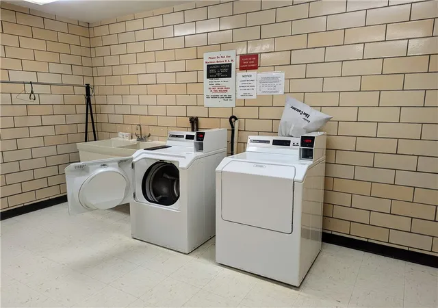 Homes for sale in Oakland, PA | 128 N Craig St #303, Oakland, PA 15213 | MLS# 1747618