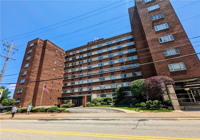 Homes for sale in Oakland, PA | 128 N Craig St #303, Oakland, PA 15213 | MLS# 1747618