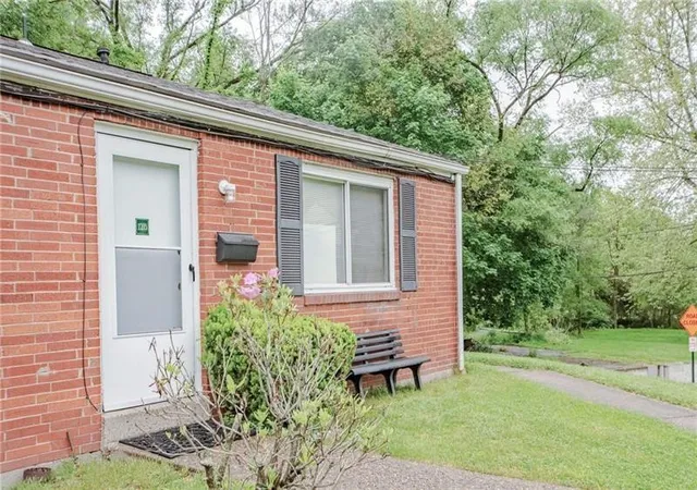 Photo 1 of Multi family home for sale at 1 19 Pennridge Ct, Pittsburgh, PA 15235 | MLS# 1747793 | Listing updated on 2026-04-10