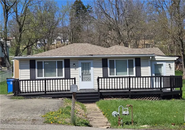 2nd image of 255 Broadlawn Dr, Elizabeth, PA 15037 | MLS# 1747823