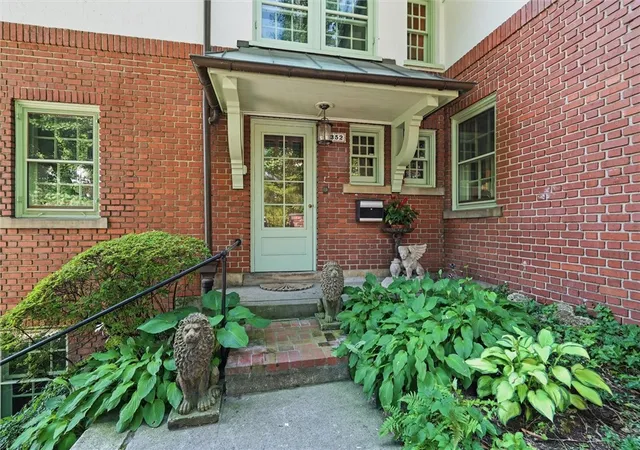Photo 3 of Single family home for sale at 4352 Centre Ave, Oakland, PA 15213 | MLS# 1748021 | Listing updated on 2026-10-02