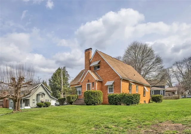 2nd image of 613 Portersville Road, Ellwood City, PA 16117 | MLS# 1747968