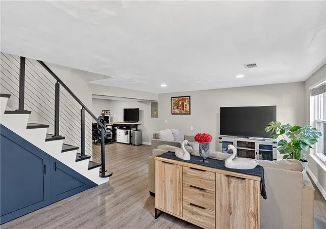 Photo 3 of Single family home for sale at 6038 Dalmation Dr, Bethel Park, PA 15102 | MLS# 1748062 | Listing updated on 2026-06-20