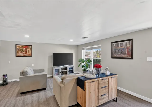 Photo 4 of Single family home for sale at 6038 Dalmation Dr, Bethel Park, PA 15102 | MLS# 1748062 | Listing updated on 2026-06-20