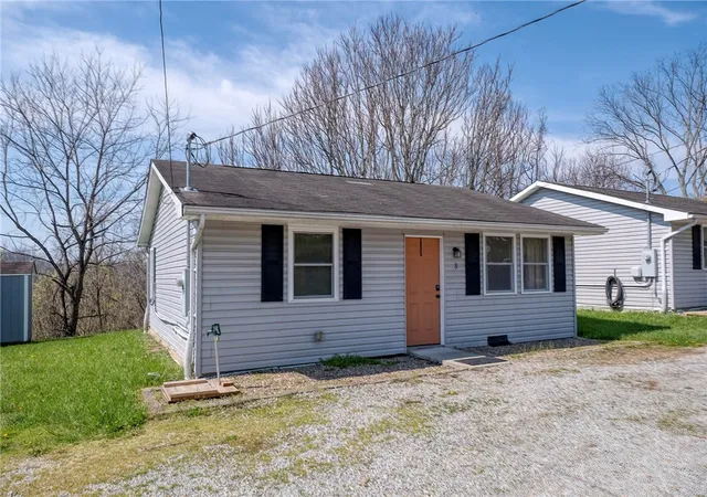 Homes for sale in Waynsbrg/frankln Twp, PA | 249 Washington Rd #3, Waynsbrg/frankln Twp, PA 15370 | MLS# 1747807