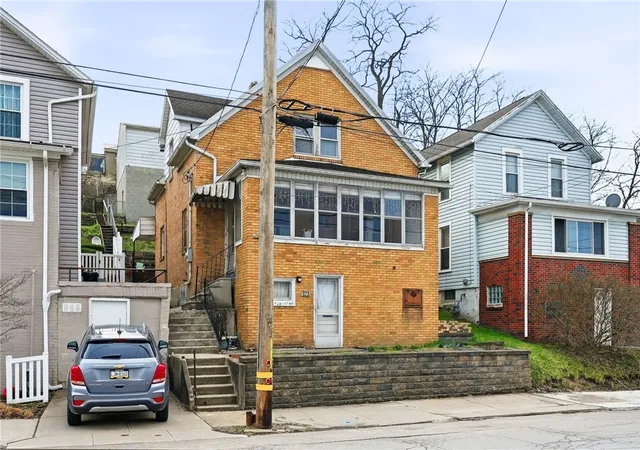 2nd image of 323 Hillside Ave, Ellwood City, PA 16117 | MLS# 1748152